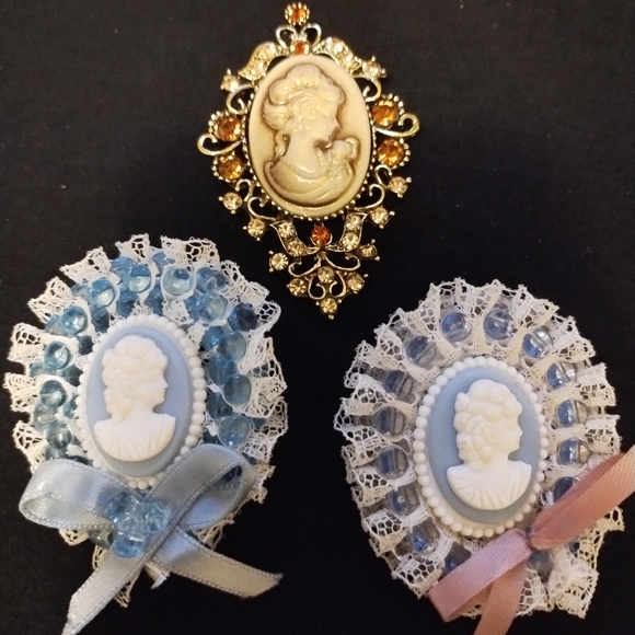 Jewelry - Three vintage cameo brooches